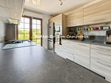 Cambremer centre – Maison familiale de 136 m² avec terrasse panoramique, vie de plain-pied et double garage