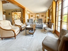 Cambremer centre – Maison familiale de 136 m² avec terrasse panoramique, vie de plain-pied et double garage