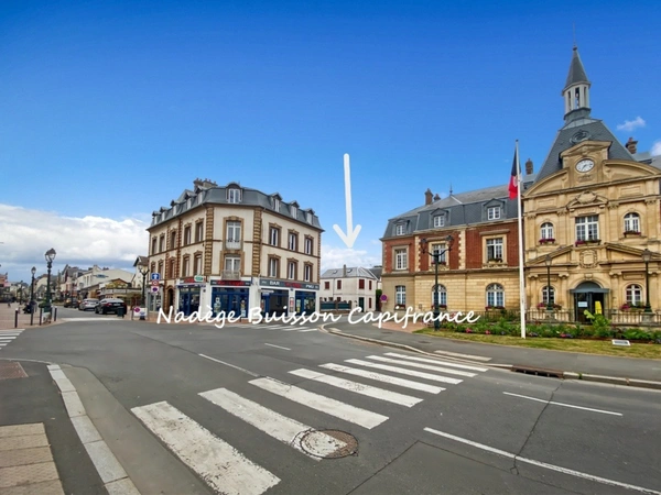 Cabourg Hyper-centre - Authentique maison de ville de 3 pièces - 60 m² habitables (80 m² au sol) - À 300 m de la plage - Sans copropriété