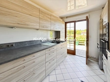 Cambremer centre – Maison familiale de 136 m² avec terrasse panoramique, vie de plain-pied et double garage