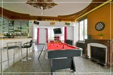 PROPERTY COMPLEX – 3 APARTMENTS + BARN – STRONG RENTAL POTENTIAL – EPC B 📍 Located in the town of Châteaumeillant (Cher), in the heart of a quiet village with amenities.