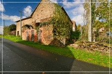 Authentic stone house, 180 m² - Investors or renovation enthusiasts - LIGNEROLLES (36)