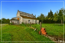 Dpt Cher (18),Grande maison de campagne à personaliser – 4 chambres – Dépendances et verger