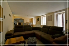 PROPERTY COMPLEX – 3 APARTMENTS + BARN – STRONG RENTAL POTENTIAL – EPC B 📍 Located in the town of Châteaumeillant (Cher), in the heart of a quiet village with amenities.