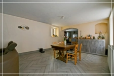 PROPERTY COMPLEX – 3 APARTMENTS + BARN – STRONG RENTAL POTENTIAL – EPC B 📍 Located in the town of Châteaumeillant (Cher), in the heart of a quiet village with amenities.