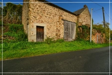 Authentic stone house, 180 m² - Investors or renovation enthusiasts - LIGNEROLLES (36)