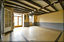 Investment property for sale in Huriel (03): 2 apartments + barn