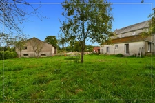 Dpt Cher (18),Grande maison de campagne à personaliser – 4 chambres – Dépendances et verger