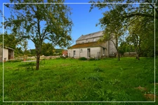 Dpt Cher (18),Grande maison de campagne à personaliser – 4 chambres – Dépendances et verger