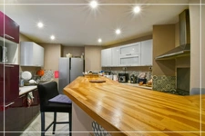 PROPERTY COMPLEX – 3 APARTMENTS + BARN – STRONG RENTAL POTENTIAL – EPC B 📍 Located in the town of Châteaumeillant (Cher), in the heart of a quiet village with amenities.