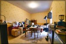 Investment property for sale in Huriel (03): 2 apartments + barn