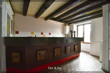 Investment property for sale in Huriel (03): 2 apartments + barn