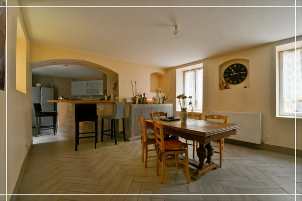 Maison à vendre 6 pièces + terrain + grange + appartement CHATEAUMEILLANT (18)