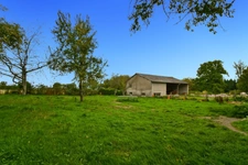 Dpt Cher (18),Grande maison de campagne à personaliser – 4 chambres – Dépendances et verger