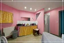 PROPERTY COMPLEX – 3 APARTMENTS + BARN – STRONG RENTAL POTENTIAL – EPC B 📍 Located in the town of Châteaumeillant (Cher), in the heart of a quiet village with amenities.
