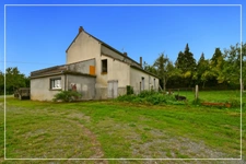 Dpt Cher (18),Grande maison de campagne à personaliser – 4 chambres – Dépendances et verger