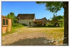 Propriéte à vendre : 2 maisons et 4.5 hectares TOUCHAY (18)
