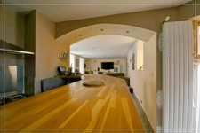 PROPERTY COMPLEX – 3 APARTMENTS + BARN – STRONG RENTAL POTENTIAL – EPC B 📍 Located in the town of Châteaumeillant (Cher), in the heart of a quiet village with amenities.