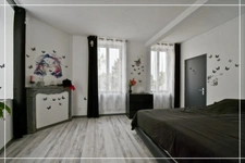 PROPERTY COMPLEX – 3 APARTMENTS + BARN – STRONG RENTAL POTENTIAL – EPC B 📍 Located in the town of Châteaumeillant (Cher), in the heart of a quiet village with amenities.