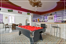 PROPERTY COMPLEX – 3 APARTMENTS + BARN – STRONG RENTAL POTENTIAL – EPC B 📍 Located in the town of Châteaumeillant (Cher), in the heart of a quiet village with amenities.