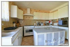 Dpt Cher (18), à vendre CHATEAUMEILLANT maison P5 de 135,2 m² - Terrain de 2 933 m² - Plain pied