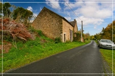 Authentic stone house, 180 m² - Investors or renovation enthusiasts - LIGNEROLLES (36)