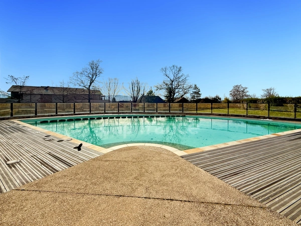 Appartement à vendre 2 pièces PREVESSIN MOENS (01) - T2 - 44m2 avec balcon, garage motorisé et parking privatif