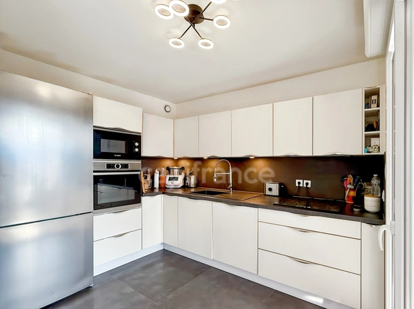 Appartement en attique à vendre 5 pièces PRÉVESSIN MOENS (01) - 105m2 - terrasses (34m2), garage et parking privatif