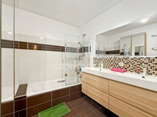 Apartment for sale, 3 rooms, GEX (01) - 76m2 with terrace, garden, garage, private parking