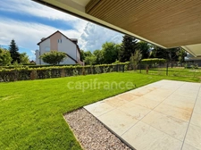 Appartement à vendre 5 pièces DIVONNE LES BAINS (01) - 108m2 - terrasse, jardin clos, cave, 1 garage fermé.