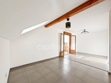 3-room apartment for sale in Grilly (01) - Duplex T3 - 69m2 with balcony, parking, and communal garden