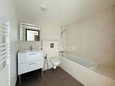 Apartment for sale 5 rooms DIVONNE LES BAINS (01) - 135m2, terrace (83m2), cellar, 2 closed garages.