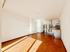 Appartement à vendre 2 pièces PREVESSIN MOENS (01) - T2 - 44m2 avec balcon, garage motorisé et parking privatif