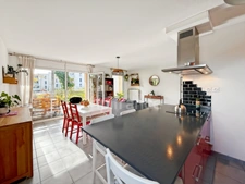 Apartment for sale, 3 rooms, GEX (01) - 76m2 with terrace, garden, garage, private parking