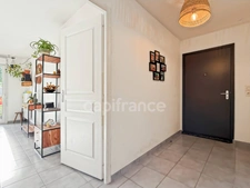 Apartment for sale, 3 rooms, GEX (01) - 76m2 with terrace, garden, garage, private parking