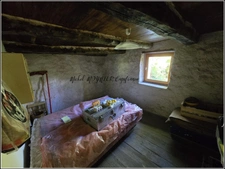 Maison en pierre dans les bois, refuge de montagne à CHAMPCELLA (05)