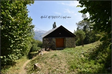Maison en pierre dans les bois, refuge de montagne à CHAMPCELLA (05)