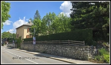 À L’Argentière-la-Bessée, maison de caractère sur plus de 2 500 m² de terrain, volumes, annexes et vraie présence.