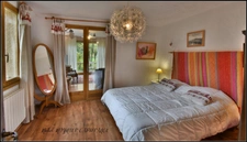 Chalet à Puy-Saint-Vincent 1400 – À 100 m des pistes, 10 à 12 couchages, terrain et vue dégagée.