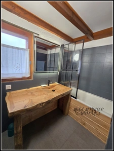 Chalet à Puy-Saint-Vincent 1400 – À 100 m des pistes, 10 à 12 couchages, terrain et vue dégagée.