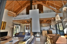 Puy-Saint-Eusèbe ✨ Rare à la vente, chalet d’architecte ouvert sur lac et montagnes