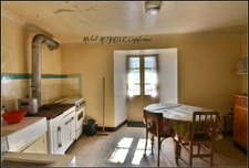 A PALLON, commune de Freissinières, Maison de village à rénover, avec granges, caves et terrain non attenant.