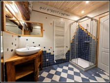 Aux Seyes, commune de Champcella, grande maison de montagne rénovée pour résidence principale, gîte ou chambres d’hôtes