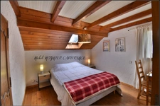 Chalet à Puy-Saint-Vincent 1400 – À 100 m des pistes, 10 à 12 couchages, terrain et vue dégagée.