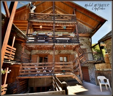 T3, terrasse, Sas d'entrée et cave à MOLINES EN QUEYRAS (05)