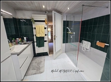 À L’Argentière-la-Bessée, maison de caractère sur plus de 2 500 m² de terrain, volumes, annexes et vraie présence.