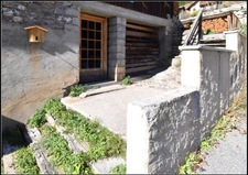 T3, terrasse, Sas d'entrée et cave à MOLINES EN QUEYRAS (05)