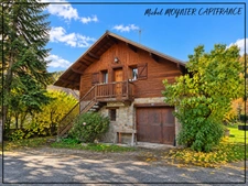 Chalet à Puy-Saint-Vincent 1400 – À 100 m des pistes, 10 à 12 couchages, terrain et vue dégagée.