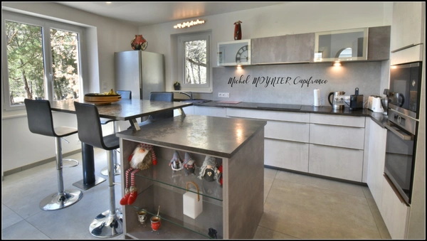 VEYNES : MAISON FAMILIALE DE 185 M² AU CŒUR DE 12 211 M² ARBORÉS
