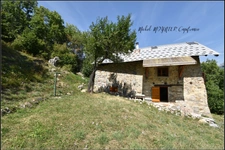 Maison en pierre dans les bois, refuge de montagne à CHAMPCELLA (05)